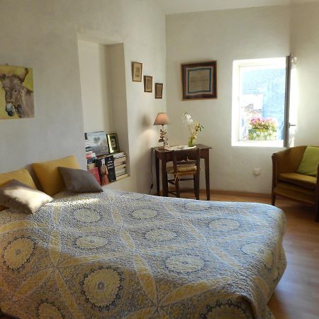 Petit Grenier Douillet De Cathie Bed and Breakfast Roquemaure  Buitenkant foto