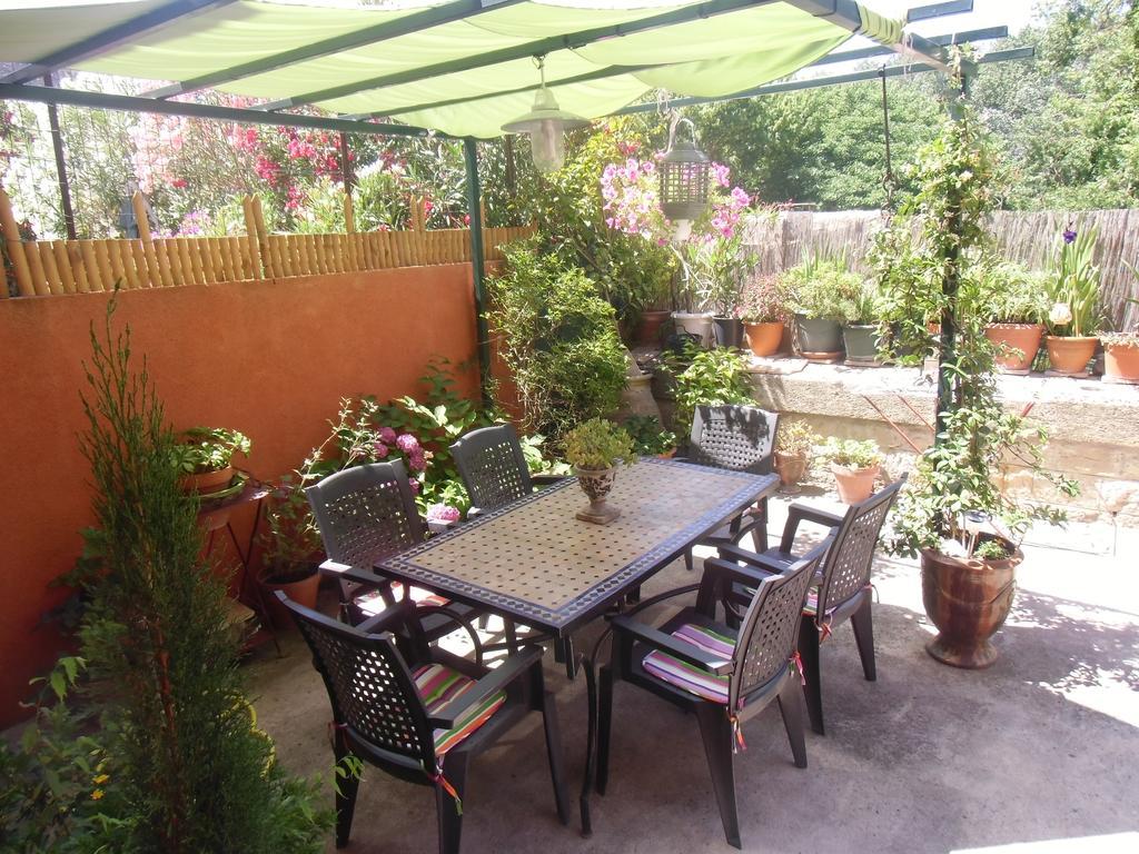 Petit Grenier Douillet De Cathie Bed and Breakfast Roquemaure  Buitenkant foto