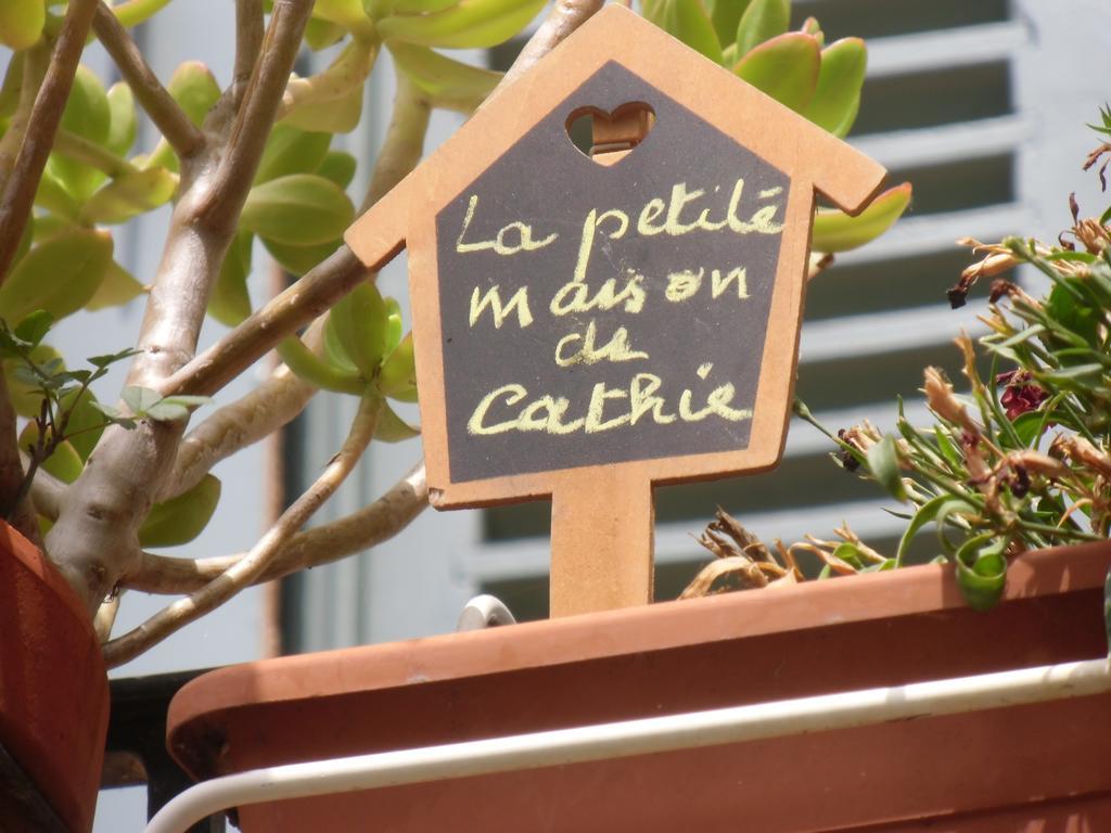 Petit Grenier Douillet De Cathie Bed and Breakfast Roquemaure  Buitenkant foto