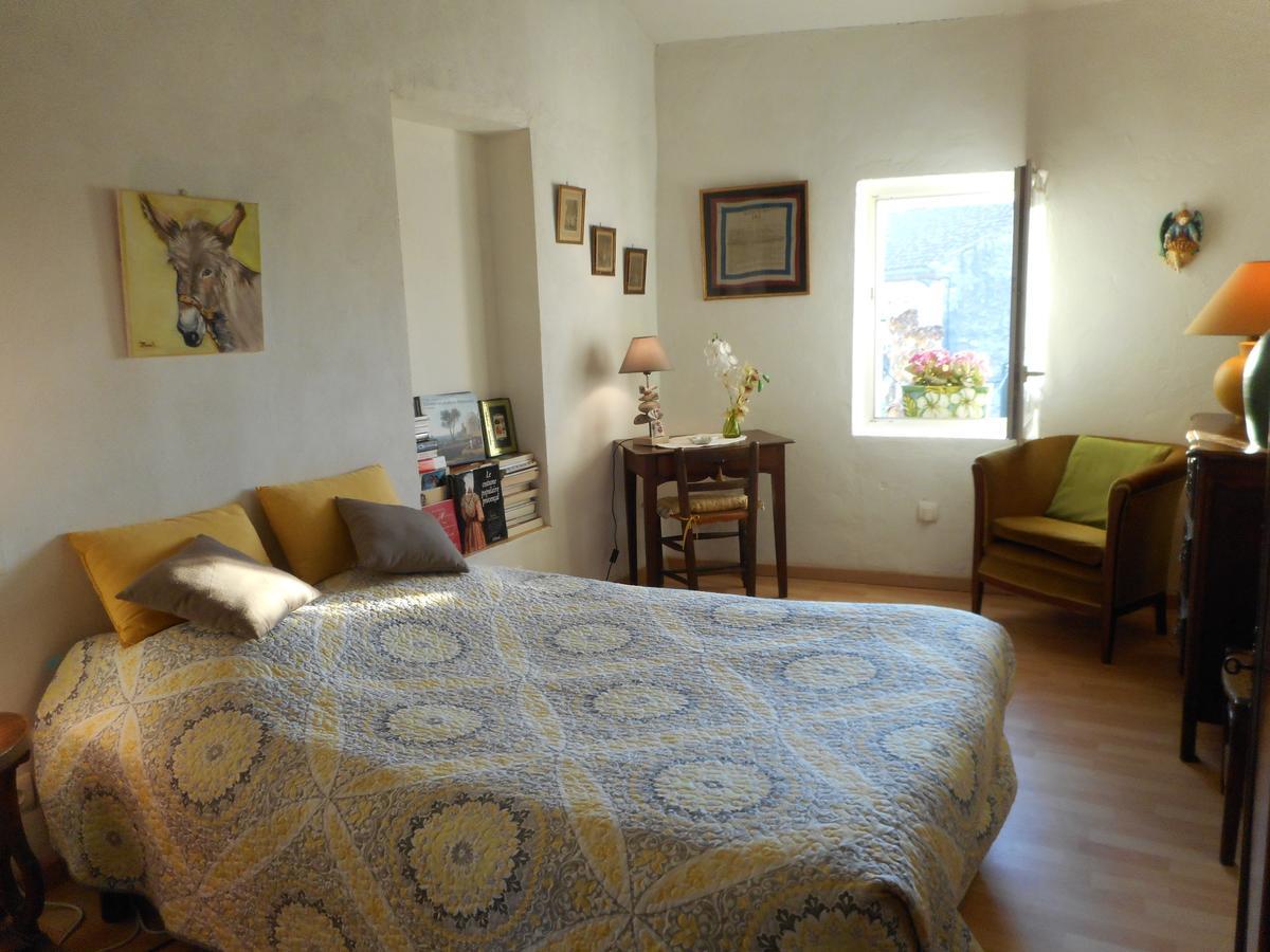 Petit Grenier Douillet De Cathie Bed and Breakfast Roquemaure  Buitenkant foto