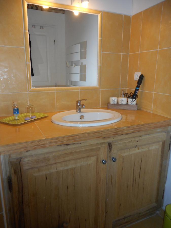 Petit Grenier Douillet De Cathie Bed and Breakfast Roquemaure  Buitenkant foto